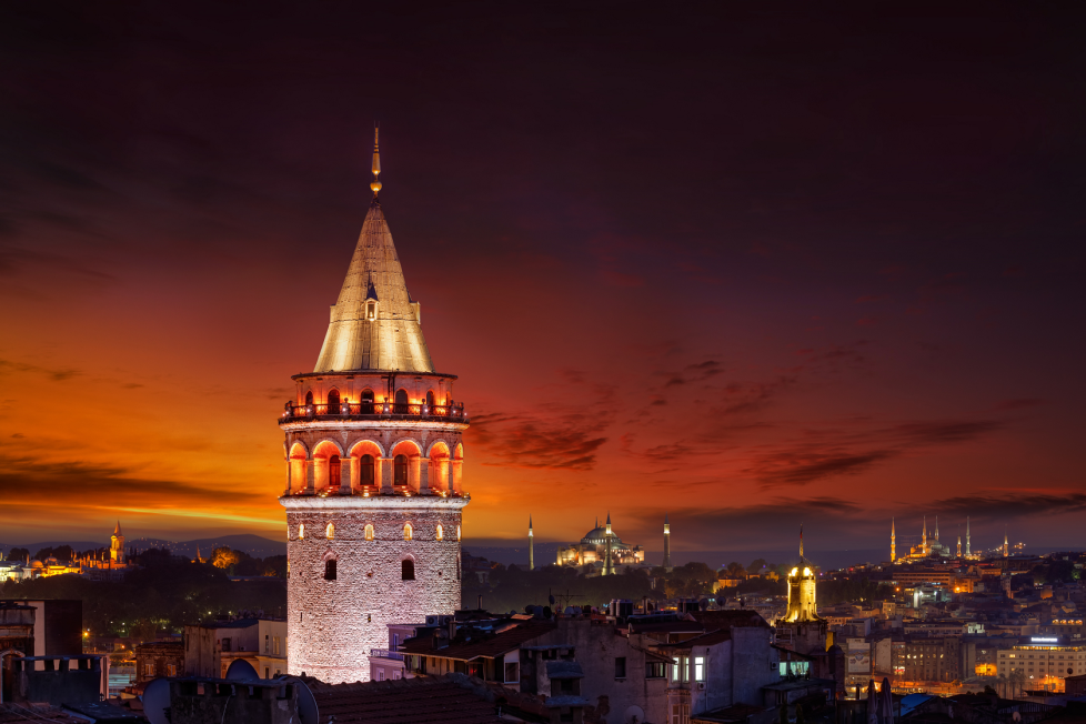 İstanbul Galata Tower Night © Go Türkiye