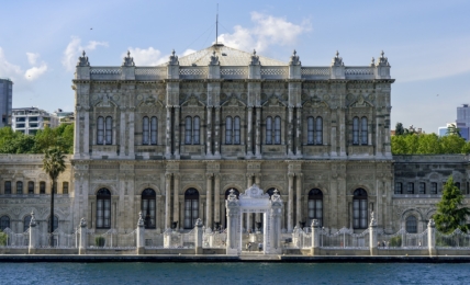 İstanbul Dolmabahçe Palace Seaside View © Go Türkiye