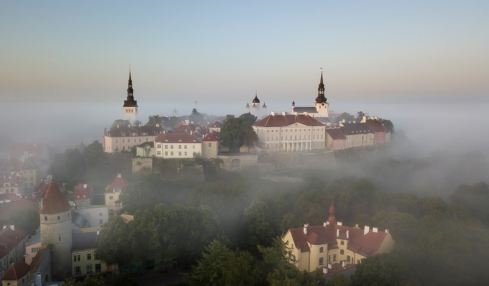 Mittelalterlich und doch modern: die Altstadt Tallinns in Estland.