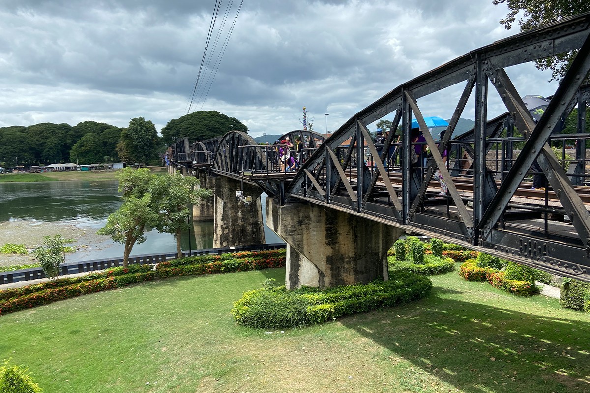 Historisch: die Brücke am Kwai in Thailand