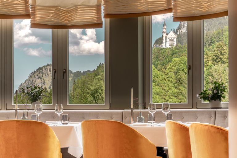 Schöne Aussicht vom AMERON Neuschwanstein Alpsee Resort im Allgäu