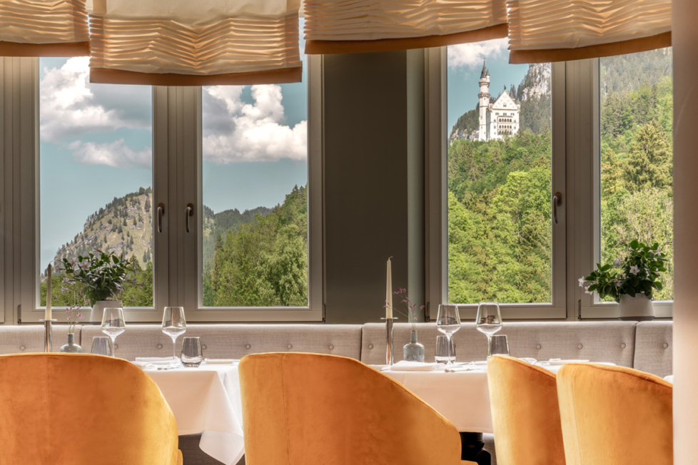 Schöne Aussicht vom AMERON Neuschwanstein Alpsee Resort im Allgäu