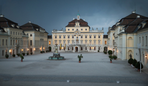 Abenddämmerung beim prachtvollen Residenzschloss Ludwigsburg.