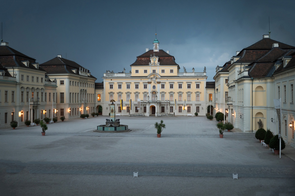 Abenddämmerung beim prachtvollen Residenzschloss Ludwigsburg.