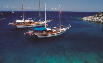 Boot im Meer "Antalya Finke"