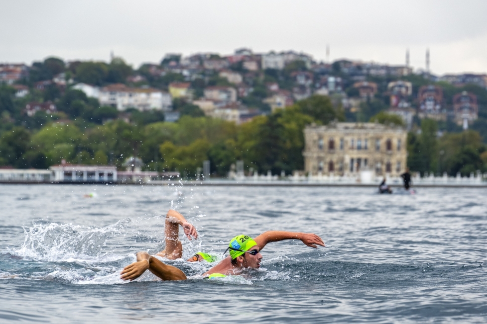 Man schwimmt im Meer